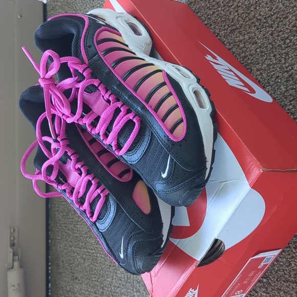 Nike Shoes - Women's Nike Air Max Tailwind IV